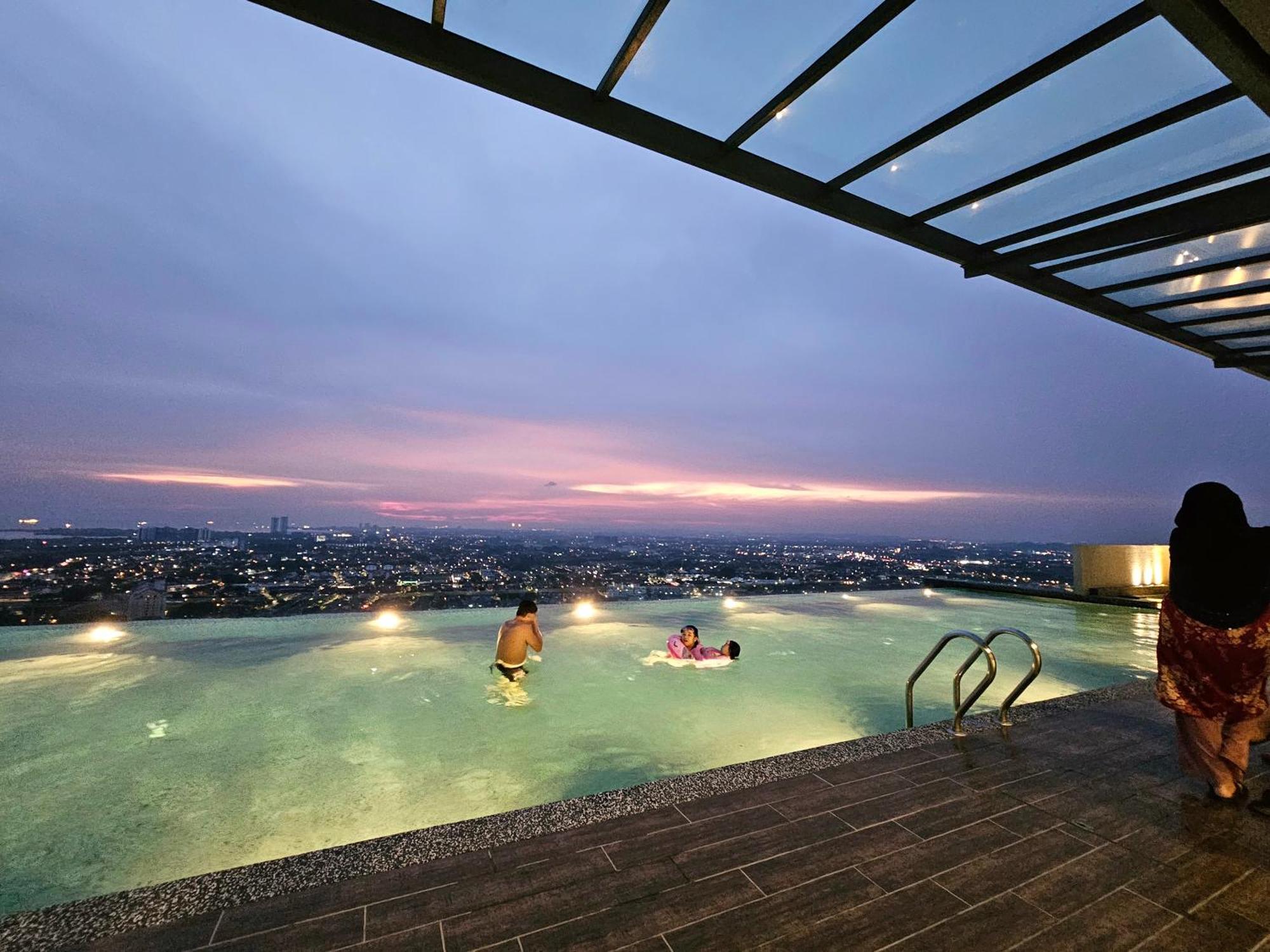 Quartz Paragon Suites Melaka By Ggm エクステリア 写真