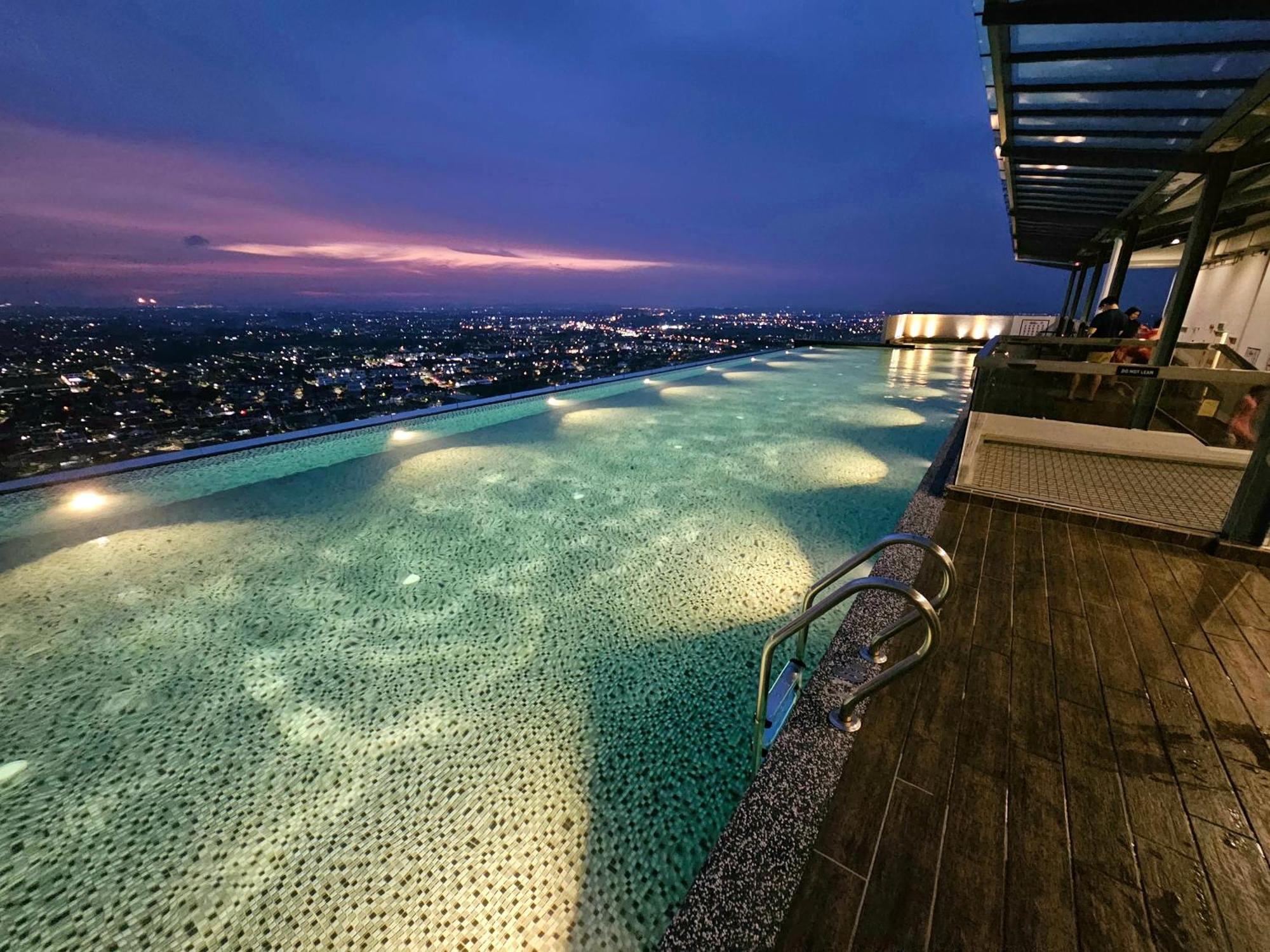 Quartz Paragon Suites Melaka By Ggm エクステリア 写真